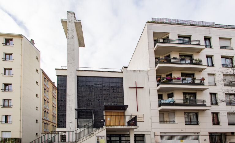 SLIDER-EGLISE-SAINTE--BERNADETTE-LEVALLOIS)