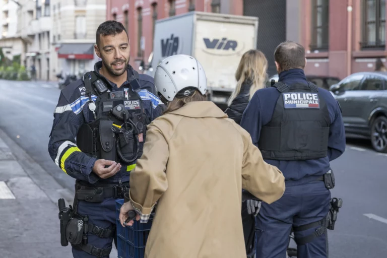 Levallois-CASQUE ET GILET