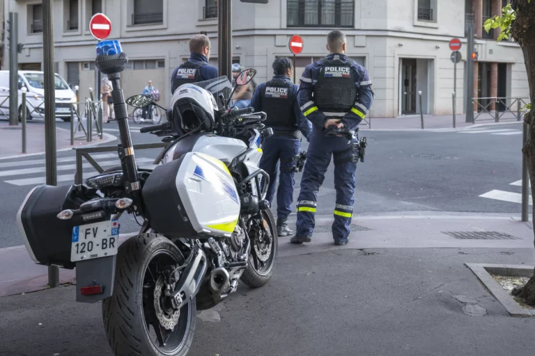 Levallois-PM-SENSIBILISTION CASQUE ET GILET-004